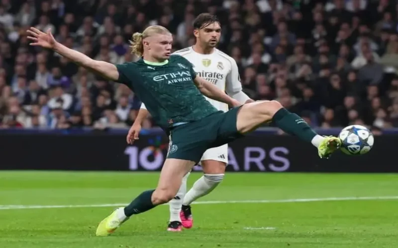 منافسة حامية.. مانشستر سيتي ينافس تشيلسي لضم اللاعب الواعد